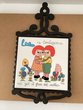 Enesco vintage Raggedy Ann & Andy cast iron trivet/ wall hanger